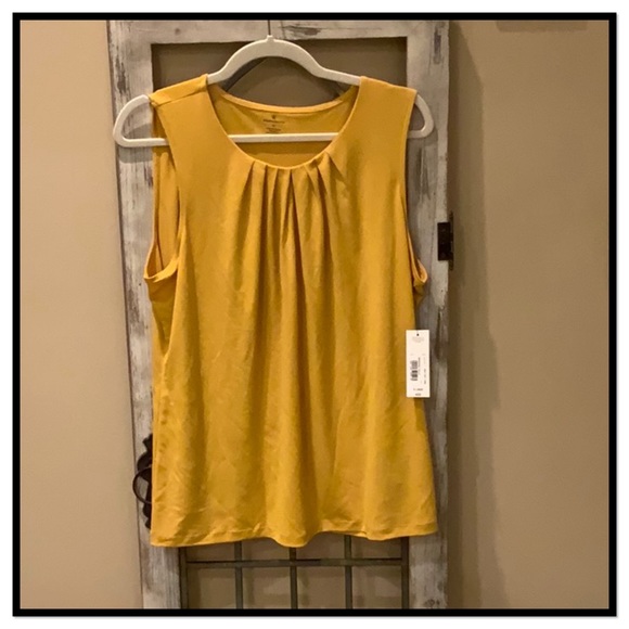 Worthington Tops - Worthington Tank Top NWT